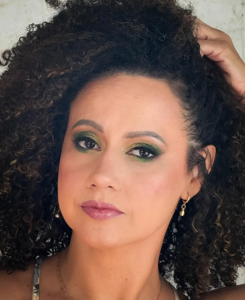 Maquillaje de fiesta verde esmeralda