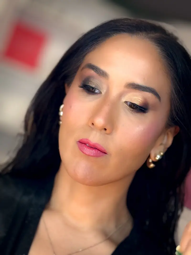 Novia con maquillaje glam